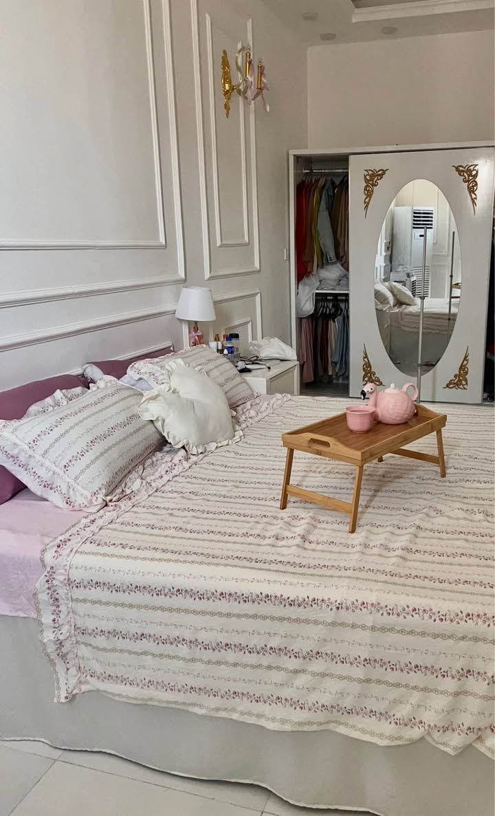 كنتور وسرير وميز مراية  مستخدمات فترة قصيرة و بحالة جيدة جداً ابيع منفرد و اذا كُلهن اسوي خصم

تفاصيل الكنتور :مثل مموجودة بالصور بابين كبار تقريباً الكنتور ٣ امتار ( الابواب مالتة ثنينهن موجودة بس اني موخرة واحد للجمالية) + دواخلة واضحة بالصور سعرة ٢٥٠

ميز المراية :تفصال خشب عراقي استخدامة اقل السنة   سعرة ٣٩٠
سرير  خشب عراقي يجي على شكل طبلتين منفصلات  سعر الوحدة  ٩٠ النجف, العراق


**إذا كنت صاحب هذا الإعلان وتريد حذفه لأي سبب، رجاءا أرسل رسالة إلى الدعم الفني**