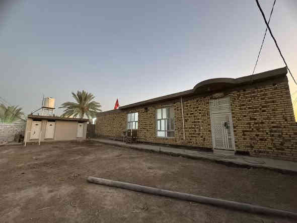 بيت للبيع 

مساحة ٦٥٠ ركن على شارعين

 طابو زراعي

 يحتوي على استقبال ١٢ *٤ونص

 _صاله ١٣*٤ وربع

 _مطبخ ٦*٤

  _غرفتين 

الغرفه الاولى ٤ونص*٥ 

الغرفه الثانيه ٥*٤ 

مجمع صحيات داخلية وخارجيه

حديقه ٢٠٠ متر 

ممر مترين داير حبل 

ماء +كهرباء كامل 

العنوان 
شارع مشيمش حسينيه الامام السجاد قبل ملعب عقيل ب٢٠٠ متر 

السعر ١٤٥ وبي مجال

للاتصال والاستفسار 
***********
