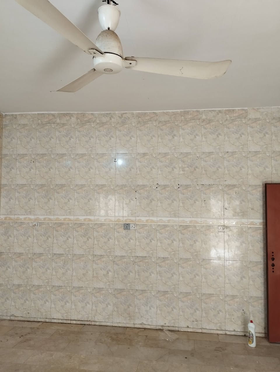 يوجد بيت كبير للايجار في حي اور الأولى يحتوي على ثلاث غرف نوم للاستفسار الاتصال على الرقم *********** بعد الساعة الثالثه ضهرا
