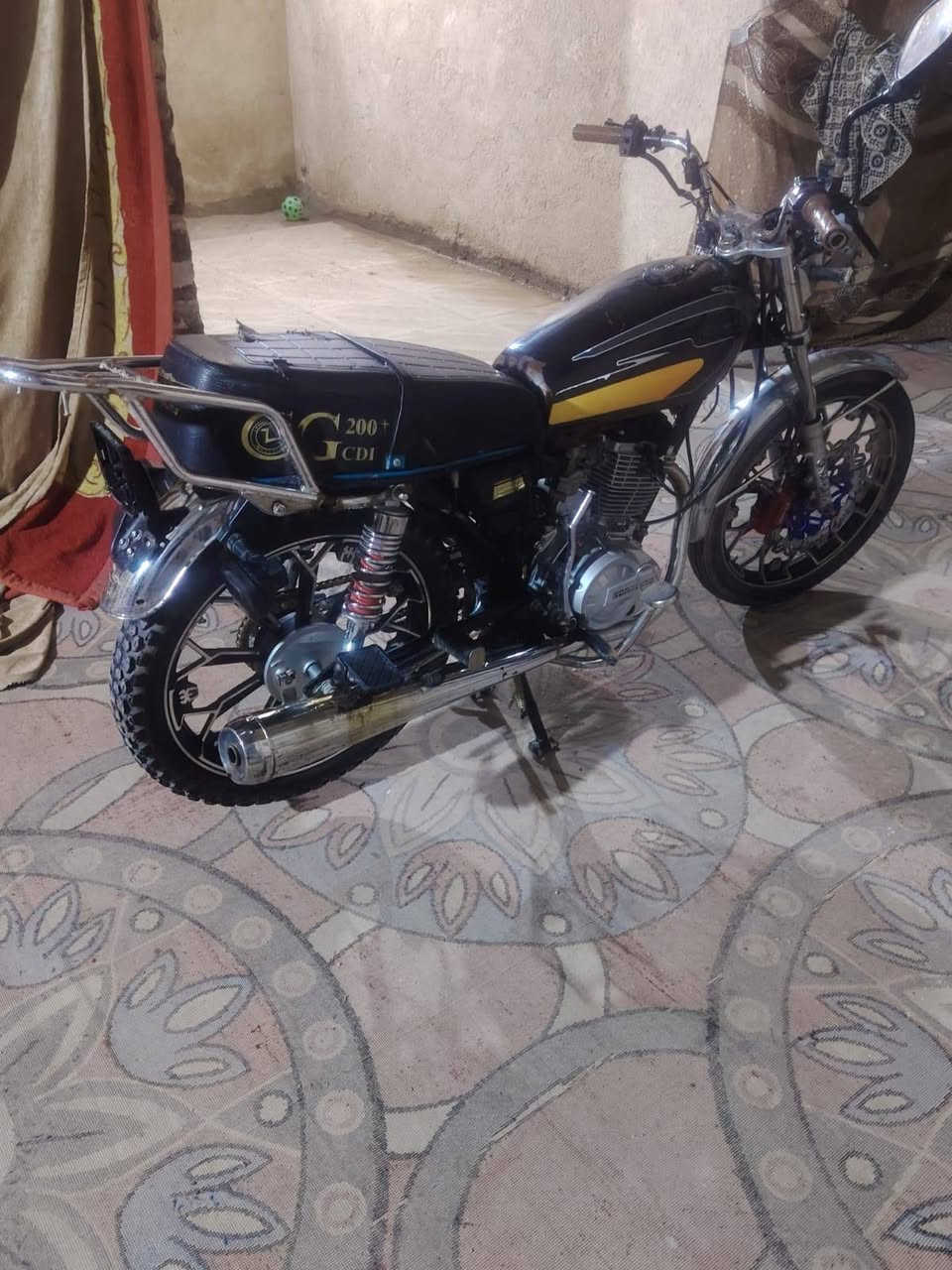 سلام عليكم سيفان مديل ٢٥ سكنر شوفت عينك عايزلها ترتيبات بس الهندر السبنرك من الداخل فالات سعر ٤٥٠ وبيها مجال مكاني نجف شراي يتصل آو واتساب ***********
