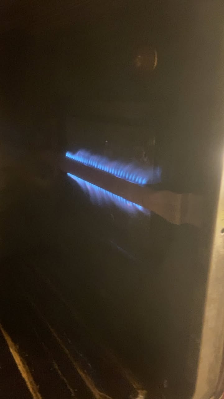 طباخ اربع عيون مستخدم شغال فرن جوه وفوك للبيع سعر ٥٥ بي مجال
عنوان دوره


**إذا كنت صاحب هذا الإعلان وتريد حذفه لأي سبب، رجاءا أرسل رسالة إلى الدعم الفني**