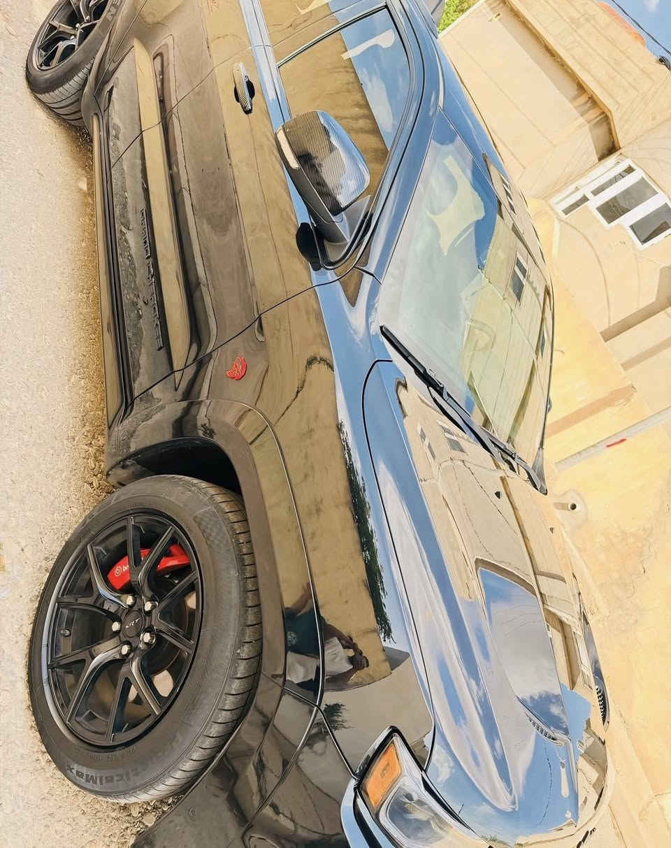 جيب   6.4   grand cherokes  SRT  V8 2020
السيارة فول مواصفات استراد خاص🇺🇸
-السيارة  8 سلندر 
-محرك  6.4L . بقوة 470hp
-گيج 300km
-السيارة ضمان دولي.
-شغال 
-صندوق شفط 
-دسكات امامي و خلفي من brembo 
-السيارة دفع رباعي 
-سقف بانوراما 
-لايت ليد active متحرك
-الدبلات كامل هواءِ يصعد و ينزل 
-السيارة auto park 
-رادارات 360 درجة كامل 
-كشنات كهرباءِ و خزن
-كشنات امامي  تدفة و تبريد و ستيرن تدفة
-كشنات خلفي تدفة 
-السنوية و هزة كلة جديد

السيارة كلين تايتل مكفولة من كل شيء بدون تعديل بدون صبغ حتا الدعاميات بدون صبغ كير و مكنية بشرط و مرقمة دهوك شرط تحويل

-سعر /34500$

-رقم هاتف / ***********

-عنوان / عقرة
