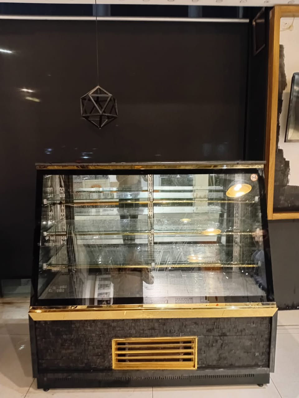 السلام عليكم 
المكان اربيل 

1- عارضه كيك قياس 120سم مستخدم قليل نظيف جدا 
تركي الصنع دبل جام مائل قياس 0 
4 طوابق 
سعر 1500$

2-عارضه ايس كريم   عرض 16 بلانكة  نوع  مستخدم قليل نظيف جدا عرض ايس كريم  تركي الصنع جام قوس من الامام يصل الى -18 
سعر 2500$

3- جهاز اسبريسو ايطالي مع جهاز طاحنه ايطالي نظيف مستخدم قليل 1500$ سعر الجهازين 

4-براد ماء ماركة اكور التركي وليس الصيني سعر 150 $ مستخدم قليل 

5-جهاز قالب ثلج 30 كيلو واركة اكور التركي الاصلي وليس الصيني مستخدم قليل السعر 600$ 

للتواصل على رقم ***********
