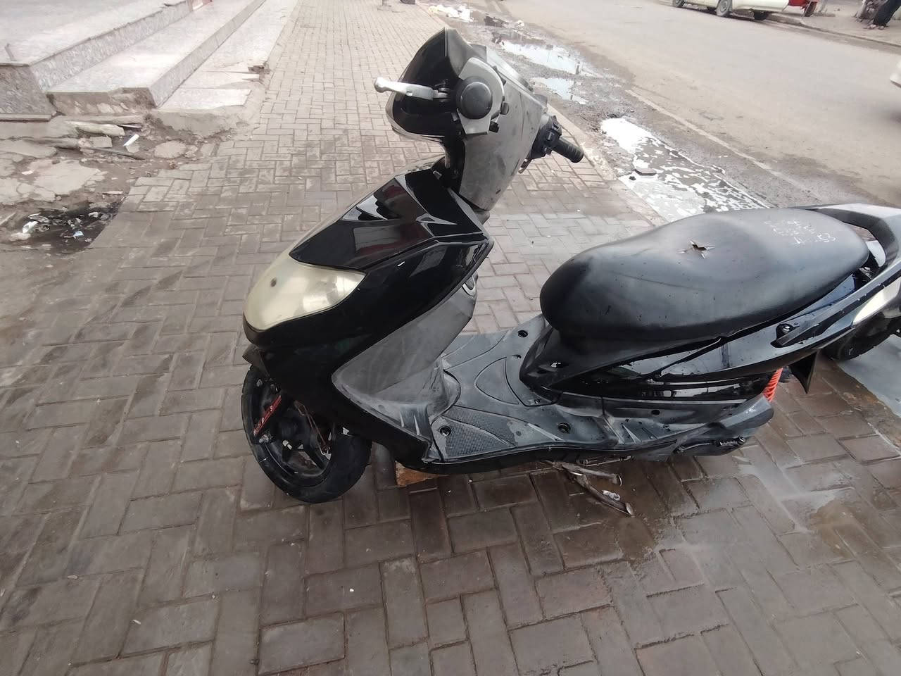 سكنس فحل كابريتر الدراجة نضافة ١٠٠٪١٠٠ مابيهة اي نقص خير من الله سعرهة ٦٠٠ وبيهة مجال بسيط العنوان الدورة خط السريع الهاتف ***********
