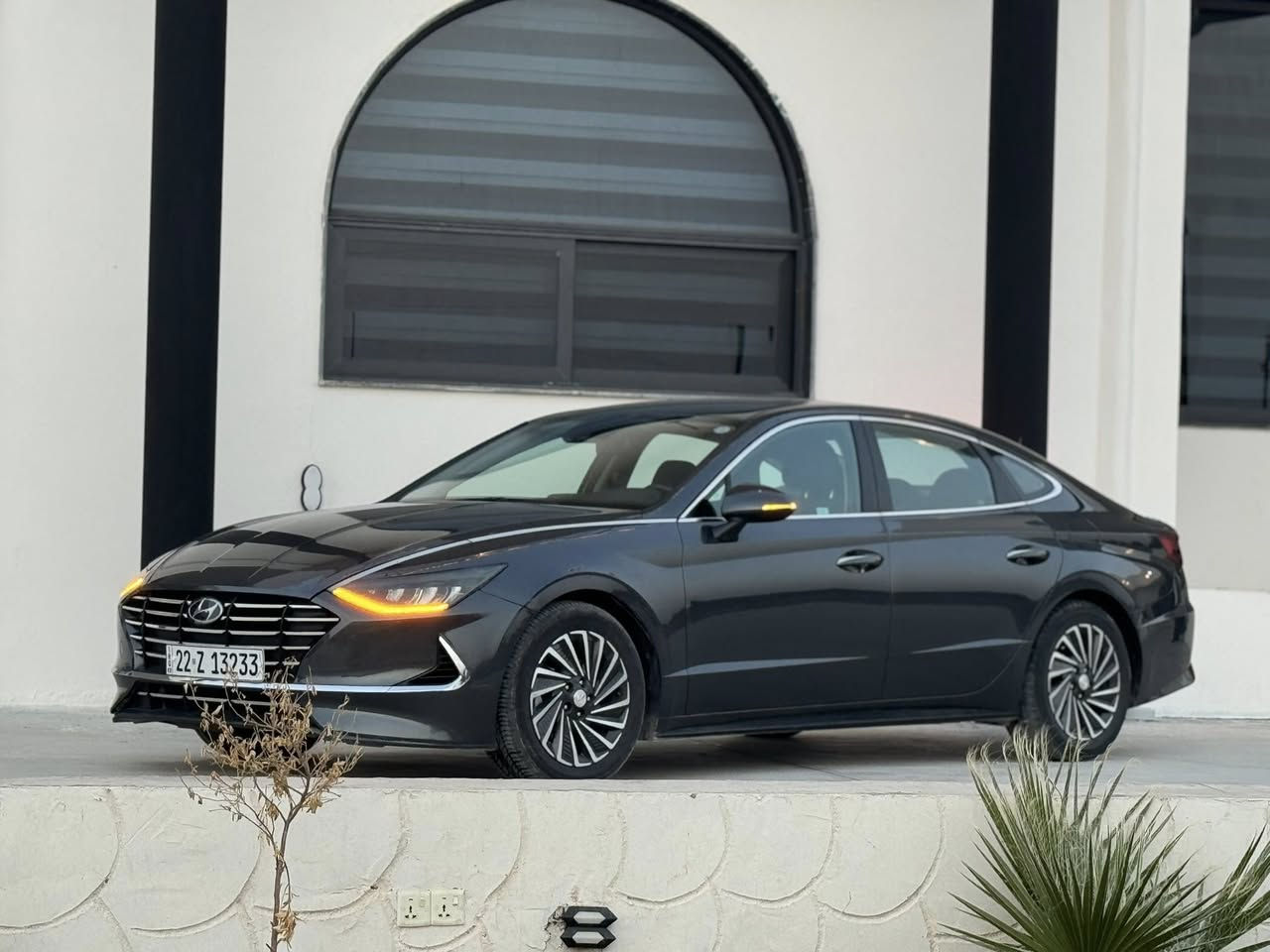 هيونداي سوناتا SEL – هايبرد 2022
📍 رقم اربيل بأسمي 

 • 

 •  بدون صبغ فقط جاملغ تبديل شركة نفس اللون

 • جميع الإيرباكات سليمة ✅

⸻

مواصفات SEL هايبرد

🔋 النظام الهجين:

 • محرك 2.0L هايبرد (بنزين + كهرباء)

 • صرفية وقود اقتصادية جداً  5 لتر لكل 100 كيلومتر

 • شحن ذاتي للبطارية أثناء القيادة

     ￼• بصمة تشغيل + تشغيل عن بعد 

 • بصمة أبواب + دخول ذكي

 • كشنات أمامية كهرباء

 • تدفئة كشنات

 • سايد بريك إلكتروني + Auto Hold

 • تبريد  امامي وخلفي 

 • شحن وايرلس

 • شفتات ستيرن تبترونيك كير بالستيرن

 • 5 أنظمة قيادة

 • فتح الصندوق تلقائياً عند الاقتراب

 • إضاءة داخلية ذكية

             انظمة السلامة الذكية Hyundai SmartSense:

 • مانع تصادم أمامي

 • مانع تصادم مع المشاة

 • نظام المحافظة على المسار

 • تحذير الخروج عن المسار

 • النقطة العمياء + مانع تصادم جانبي

 • رادارات امامية + خلفية + جانبية

 • كروز كنترول ذكي مع التوقف التلقائي

 • قيادة ذاتية

 • نظام قراءة إشارات الطريق

 • تحذير انتباه السائق

 • بصمة تشغيل + تشغيل عن بُعد

 • بصمة أبواب + دخول ذكي

 • كشنات أمامية كهرباء

 • تدفئة كشنات

 • سايد بريك إلكتروني + Auto Hold

 • تبريد قطعتين (Dual Zone)

 • شحن وايرلس

 • شفتات ستيرن

 • 5 أنظمة قيادة

 • فتح الشنطة تلقائياً عند الاقتراب

 • إضاءة داخلية ذكية

⸻

📱 التقنيات والترفيه:

 • شاشة كبيرة

 • كاميرا خلفية

 • شاشة عدادات رقمية

 Bluetooth / Apple CarPlay / Android Auto

 • نظام صوتي عالي الجودة base 🔈 

 • LED لايت + زنون عالي

 • تحكم بارتفاع وقوة الإضاءة

 • إضاءة نهارية وليلية

 • ويل كروم

 • مرايا كهرباء مع إشارات

⸻

💰 السعر: 177

📍 السيارة في اربيل او موصل

 

 ***********

 

 ‏WhatsApp ***********

‏*********** ￼ WhatsApp
