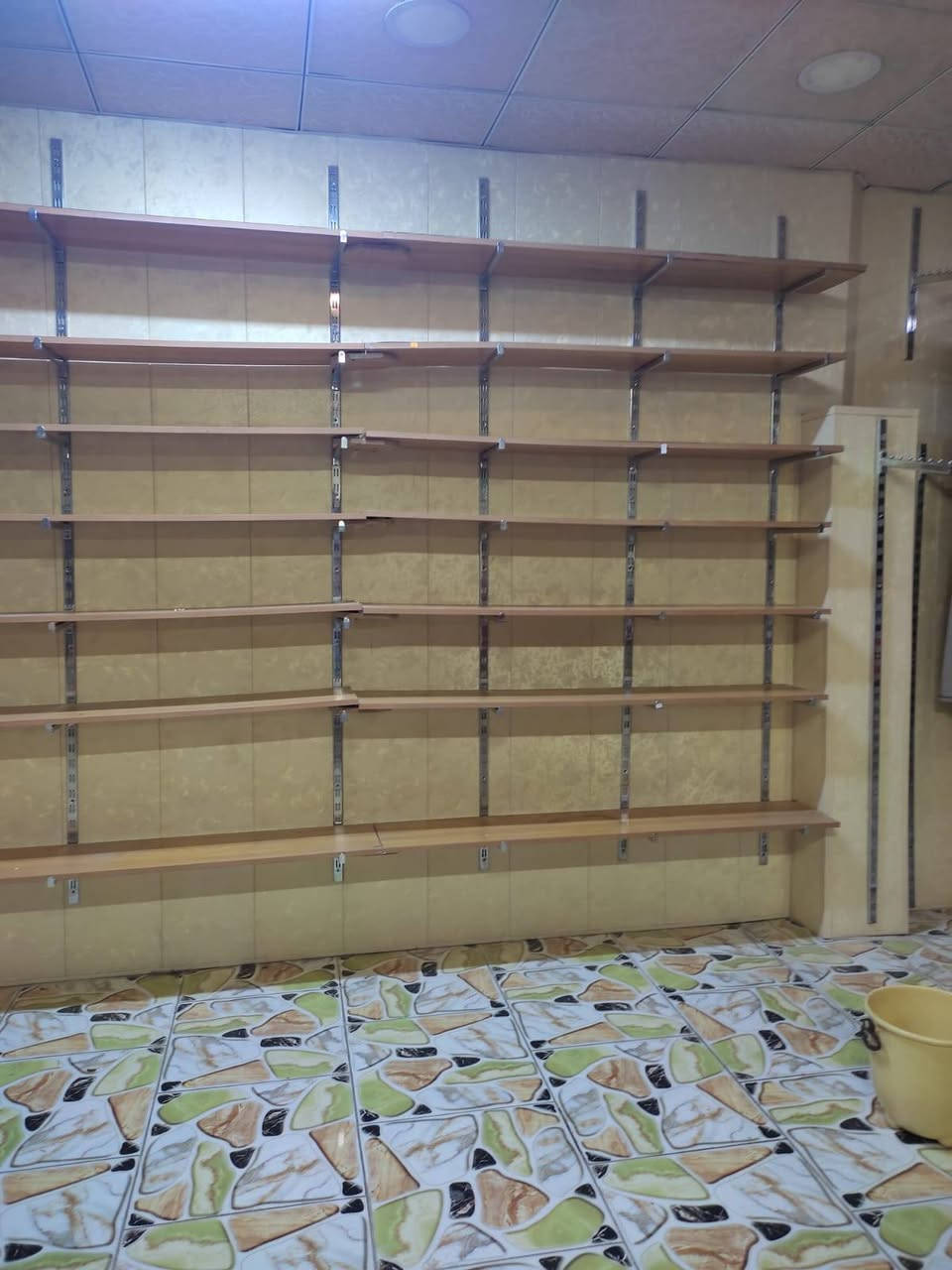 رفوف للبيع الاستفسار خاص او الرقم
***********
