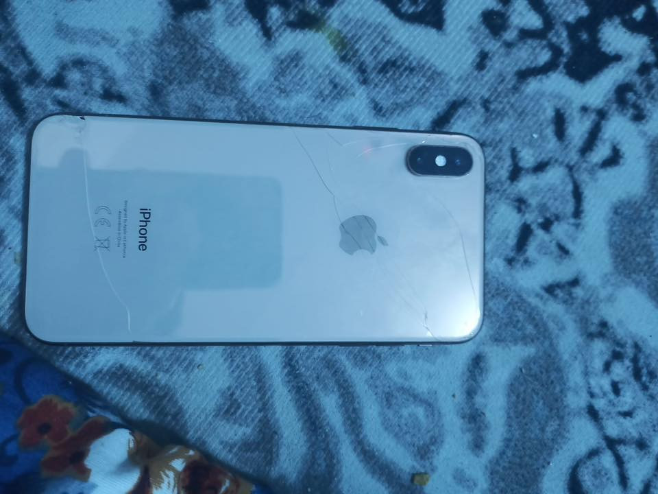 ايفون اكس ماكس ذاكره٦٤بطاريه79بي فطر فلحساس مامثر جهاز مكفول من التصليح فيس ايدي شغال سعره١٧٥ ببدون زحمه المو شراي لايكسر بلسعر ***********
