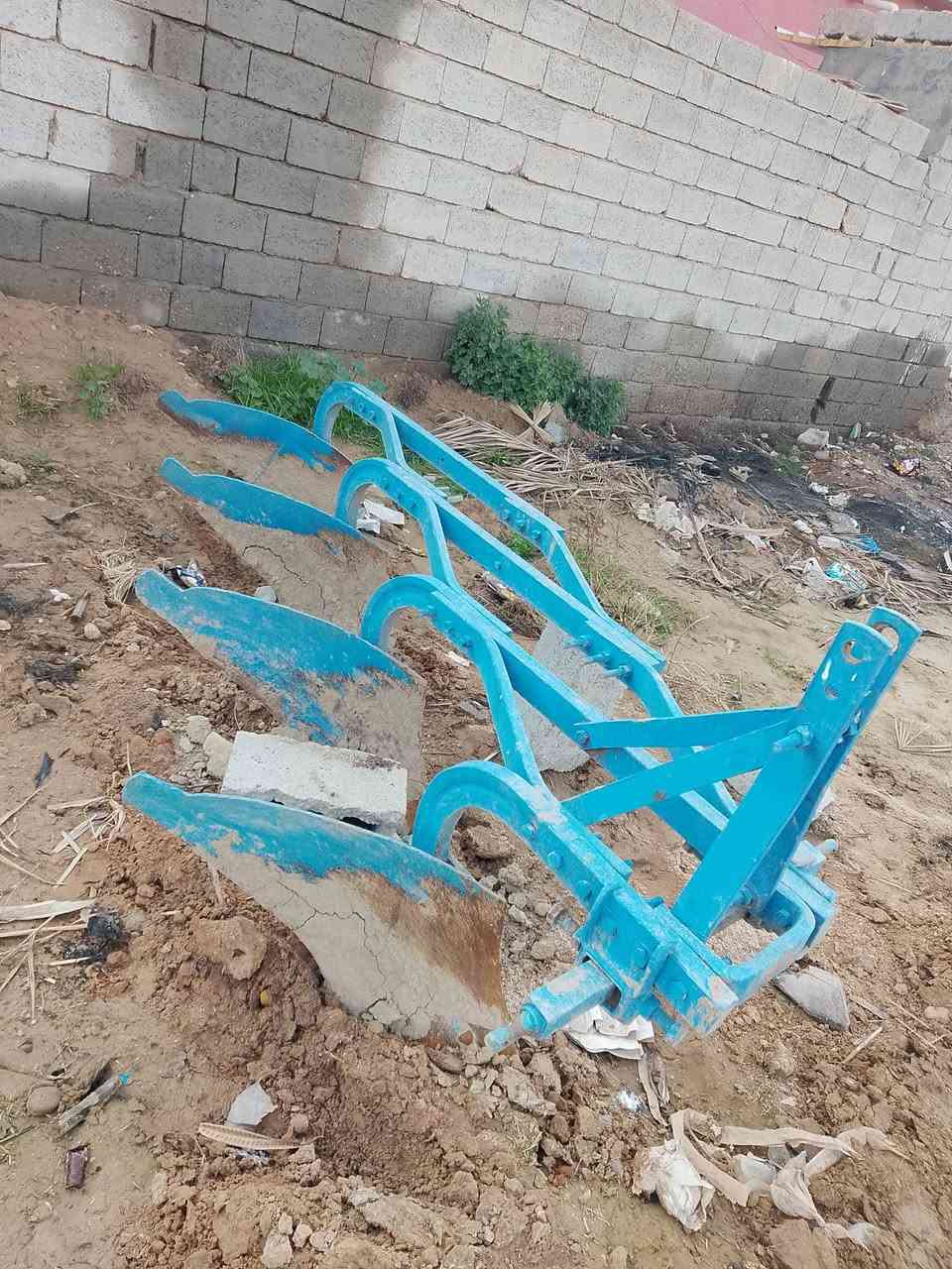 السلام عليكم عنتر ٨٠ للبيع هية و معداتهة محرك بي صرف بصيط كير اكسل هيدروليك كشر كهرباءيات خير من الله تايرات شوف العين محور الستير دنفس فيات راديتر نحاس جديد شادة كتاب مزايدة للستفسار اكثر اتصل  ***********
