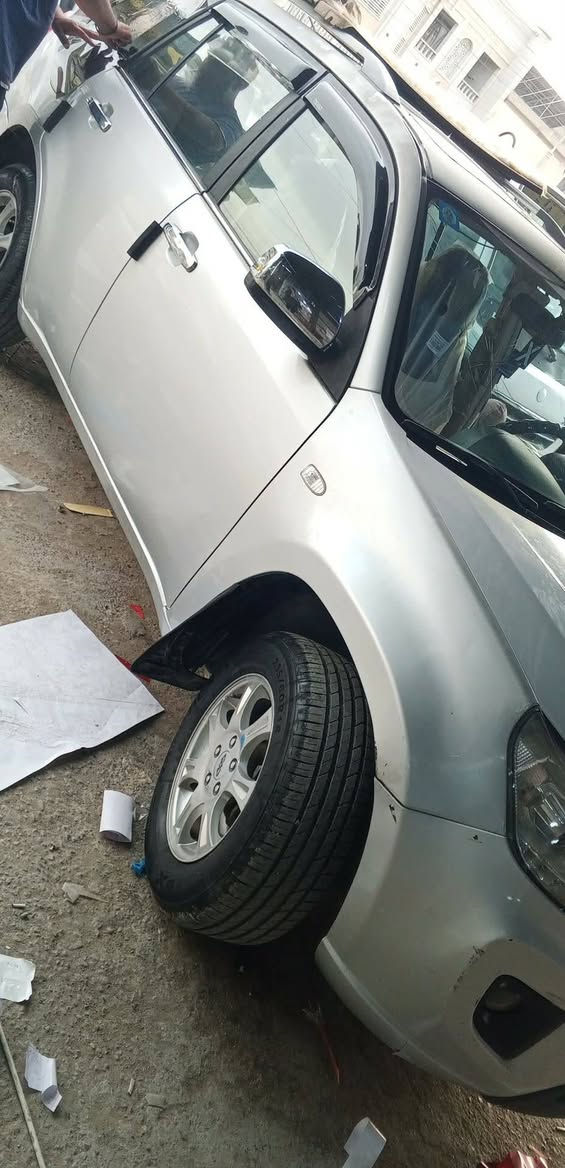 السلام عليكم تيكو 12 للبيع رقم بغداد انكليزي مكفوله من قطرة خياس وضربه وطخه فقط البنيد مصبوغ اثر جراد والقماره جراد بسيط جدا ..نقص مشط استيرن السعر 53 وبيهه مجال بغداد الشعله*********** موجود واتساب غير متواجد عالفيس
