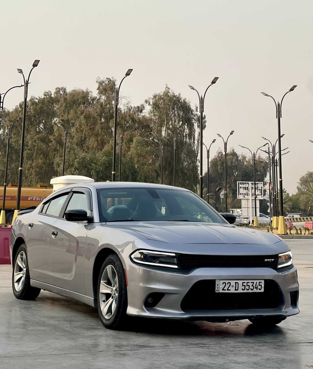 السلام عليكم 
جارجر 2018 SXT
وارد امريكي حادثه دعاميه خلفيه فقط
كلين كفاله عامه  من التبديل والصبغ
صبغ دعاميات فقط 
بدون دواخل بدون ايرباك 
السياره جديده بمعنى الكلمه 
ماشيه 57 استخدام شخصي فقط #شرط_الفحص
بصمة ابواب 
بصمة تشغيل 
فول تحكم استيرن
كشنات حار بارد
كشنات كهرباء
زنون عالي ناصي 
لد نهاري 
محرك 3600
حداديه اماميه خلفيه جديده
منضومة تبريد تدفئه جاهزه
كير ومحرك ممفتوحات بلاديات 
السياره جاهزه للاخير 
ولا كلوب ولا مسج بالدشبول مشتغل 
السعر 215 وبيه شي بسيط 
عنواني بغداد 
هاتف : ***********
متواجد واتساب
