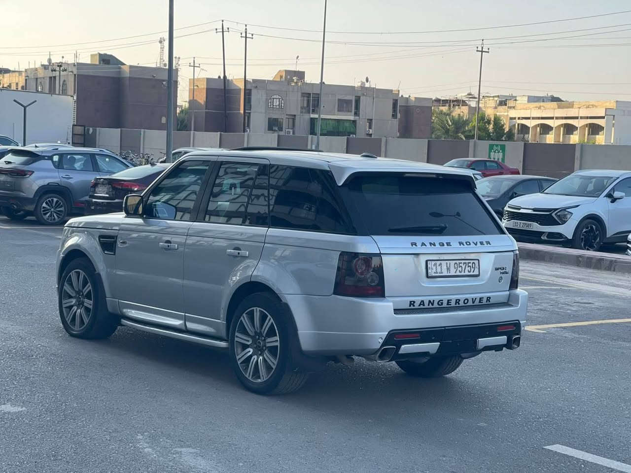 السلام عليكم
رانج روڤر سبورت موديل 2011 رقم بغداد انكليزي سنوية بسمي ثاني يوم احولك سياره بيه هزه يعني ماتحتاج سياره بل مداور محرك ٨ سلندر بلادي بدون سوبر المرغوب فول واحد على واحد  سياره فوله الاخير كير محرك مكفولات حداديه وتايرات جديد بدون ناقص سياره جاهزة سعر 150 
مكان سياره حله
*********** تصال او واتساب
*********** اتصال او واتساب
