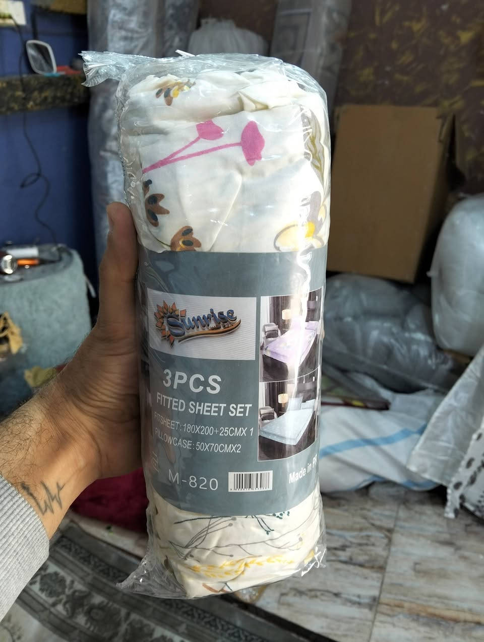 تلبيسة نفرين مع وجوه مخاد 2 قطني درجة اولى 
السعر 7000 فقط 
العنوان التحرير دور الجاهزة مقابيل محل كرزات حمودي يوجد توصيل ***********
