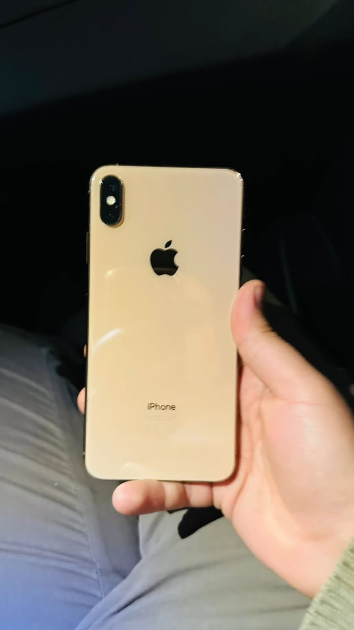 سلام عليكم🖤
اكس ماكس ذاكره 256 
بطارية 79 
جهاز مبدل بي شاشه اصلية والفيس ايدي شغال⚠️
❗️سعرة ٢٥٠ الف وبي مجال بسيط 
متواجد فقط واتساب ***********
