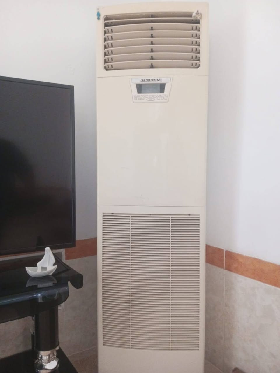 مساء الخير
سبلت. للبيع. Gz جنرال  
نضيف. مامصلح. حجم. 
3 طن الاربع  
سعر. 550. بي مجال للشراي 
***********

