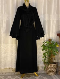 عبايه • شال • واتساب
