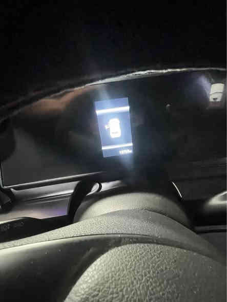 السلام عليكم
كيا سبورتج موديل 2023 وارد امريكي 
سياره جديده بمعنه الكلمه 
ماشيه 13000 الف وقابله للزياده 
نص مواصفات 
السياره بصمه
كشنات جلد 
كراسي الاماميه كهرباء 
شاشه كبيره على طول الدشبول 
تحكمات لمس 
محرك 2500 المرغوب 
تبريد لمس قطعتين 
رادارات جانبيه 
وبعد بيها مواصفات هوايه مابيه اكتبهن 
حادث السياره جدا بسيط بدون ارباك بدون صبغ
فقط قبق الجنطه مبدل نفس الالون
بجم كبس والصفاح موس 
رقم الشاصي موجود بلصور
مكان السياره بغداد الدوره 
للستفسار اكثر  ومعرفت السعر الاتصال ***********
اخوان اني مكلف بل نشر بغداد
