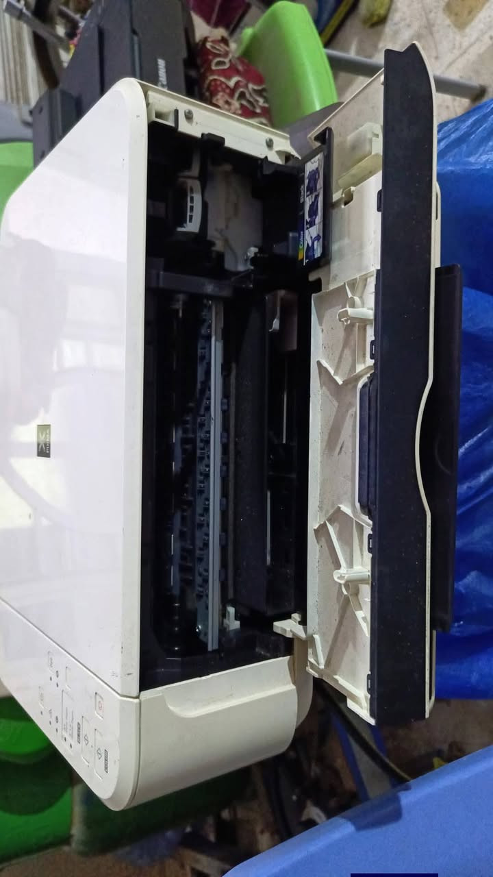 سلام عليكم طابعة كانون G3540 صارت بيه مشكلة وتركته للبيع السعر 30 وبيه مجال للعلم الطابعة تشتغل يرمش كلوب الطوارئ 
م ***********
