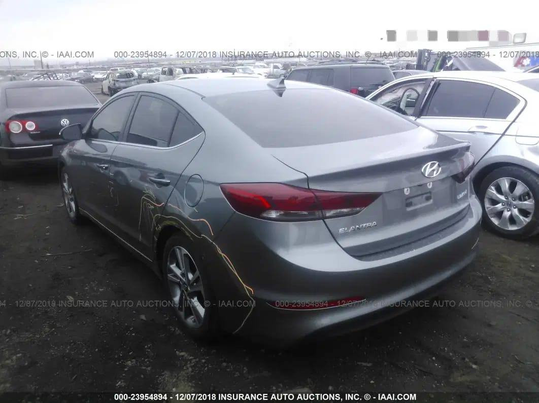 سلام عليكم سياره 18امريكي بيه قطعتين مثل ماموضح بصور ماشيه 65سبير منازل سعر 125مكان بغداد ***********
