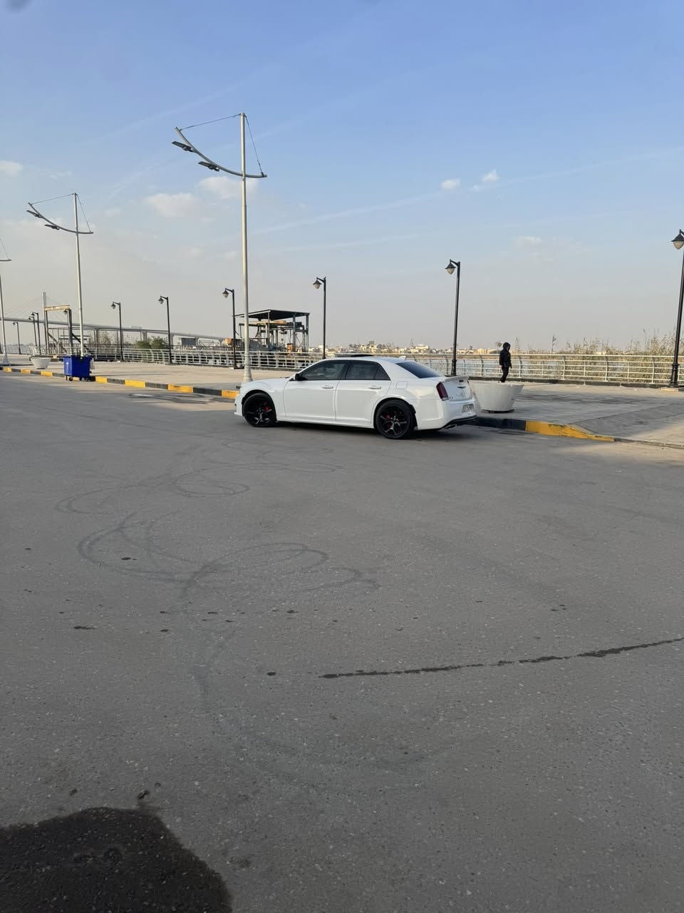 سلام عليكم وابامه للبيع مديل2020 سياره جديده بمعنه لكلمه سياره فول وصفات للأخير ماشيه 50 الف وارد أمريكي بيها قطعه وحده بدون ايرباك رقم أربيل هزه جديده سياره ما بيها اي نقص كفاله مكينه كير كفاله من كلشي فقط قطعه وحده بدون اي دواخل سياره احله من صور بهواي سياره كاعده ما شاء الله مكاني بصره رقم ***********
