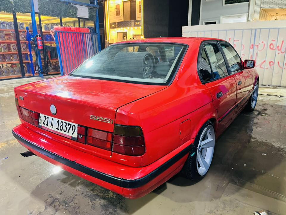 سلام عليكم 
بيئم 520 مكينه كبس مصبوغه عام سنويه لحد 28رقم سليمانيه شرط تحويل. بيها طخه ب جامرلغ الخلفي موديل 1990 كير عادي تخم تايرات جديده السعر 45 
عنوان بغداد دوره البوعيثه
اتصال ***********
