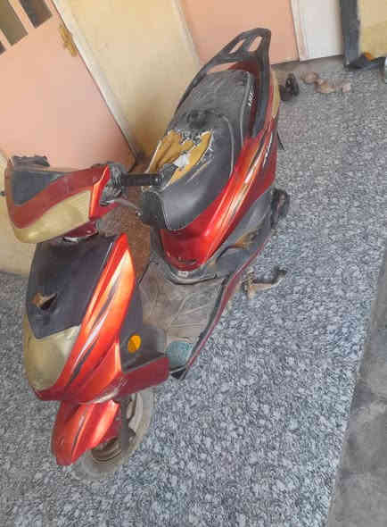 السلام عليكم دراجة سكنز صيني طافية للبيع السعر 100 /***********
