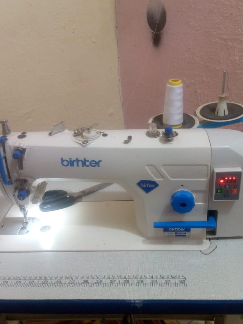 السلام عليكم 
مكينة خياط جاك يابان 
مستخدمة لمدة ٦ اشهر 
قفلهة ٢٥٠ 
ل استفسار *********** @إشارة
