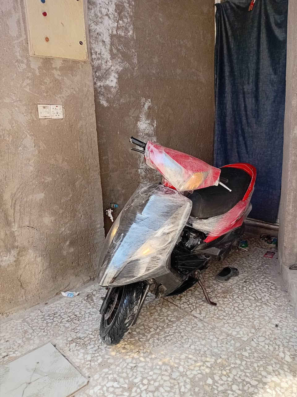 دراجه ماكس ثعلب 
مال جناي : كهربائيات سلف هندر كله شخال دراجه تشتغل 
كفراتها لصليه مجفته جديد دراجه  مكان الشعب السعر ٣٥٠ وبيها مجال حك الجيه مكان الشعب ***********
