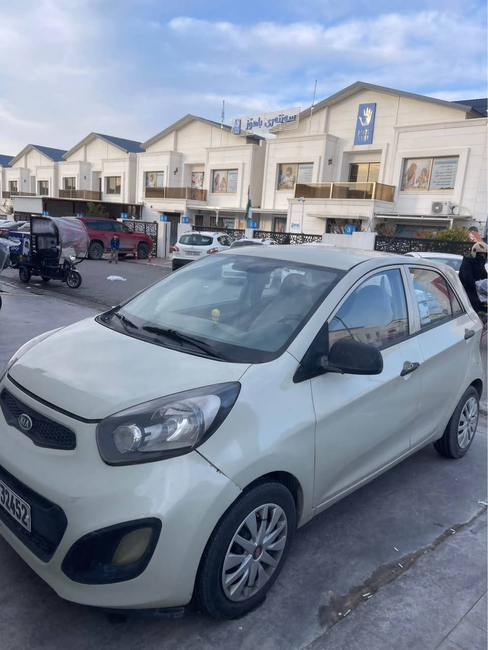 کیا پیکانتۆ ٢٠١٢ مەکینە ٣ پستن یەک پارچەی هەیە بێ ژورەوە بەس بۆ جوانی بووەتە حام کێرو مەکینە بە شەرتە بیلاد خازە سەیارەکە بەس خازەکەی تێک چووە سەحری ٥٠ مەجەلاکی برایانەی تێدایە *********** تەنها وەتس ئاپ أربيل, العراق
