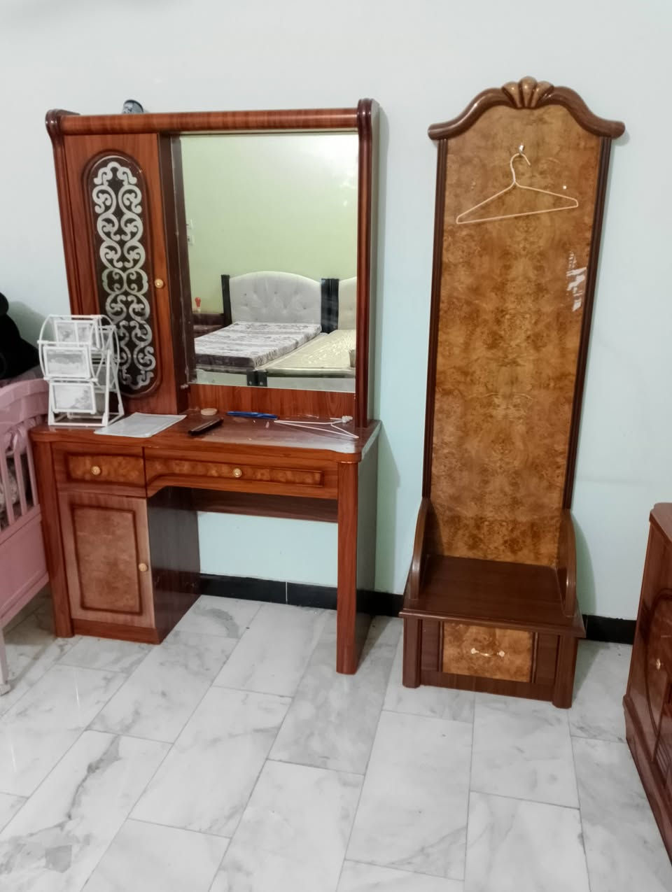 السلام عليكم غرفة اخشاب نظيفه بدون جربايه قيم واخذه شموخ 
وهاذه رقمي بي وات ساب
***********
