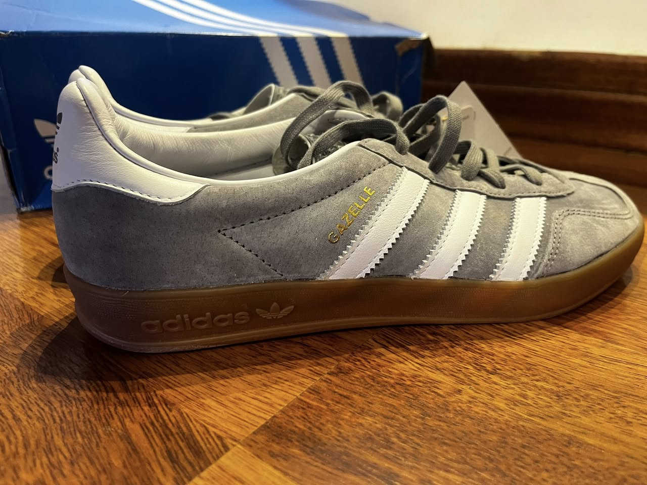 كرادة مريم
صباح الخير حبايب القلب / شوفولي هاي القطعة المميزه من(Adidas Gazelle) اديداس غازيل صناعة فيتامي قطعة اصليه ومميزه اصليه وكاله مو ماستر يعني شباب قياسها (٤١ وثلث) السعر ع الخاص


**إذا كنت صاحب هذا الإعلان وتريد حذفه لأي سبب، رجاءا أرسل رسالة إلى الدعم الفني**