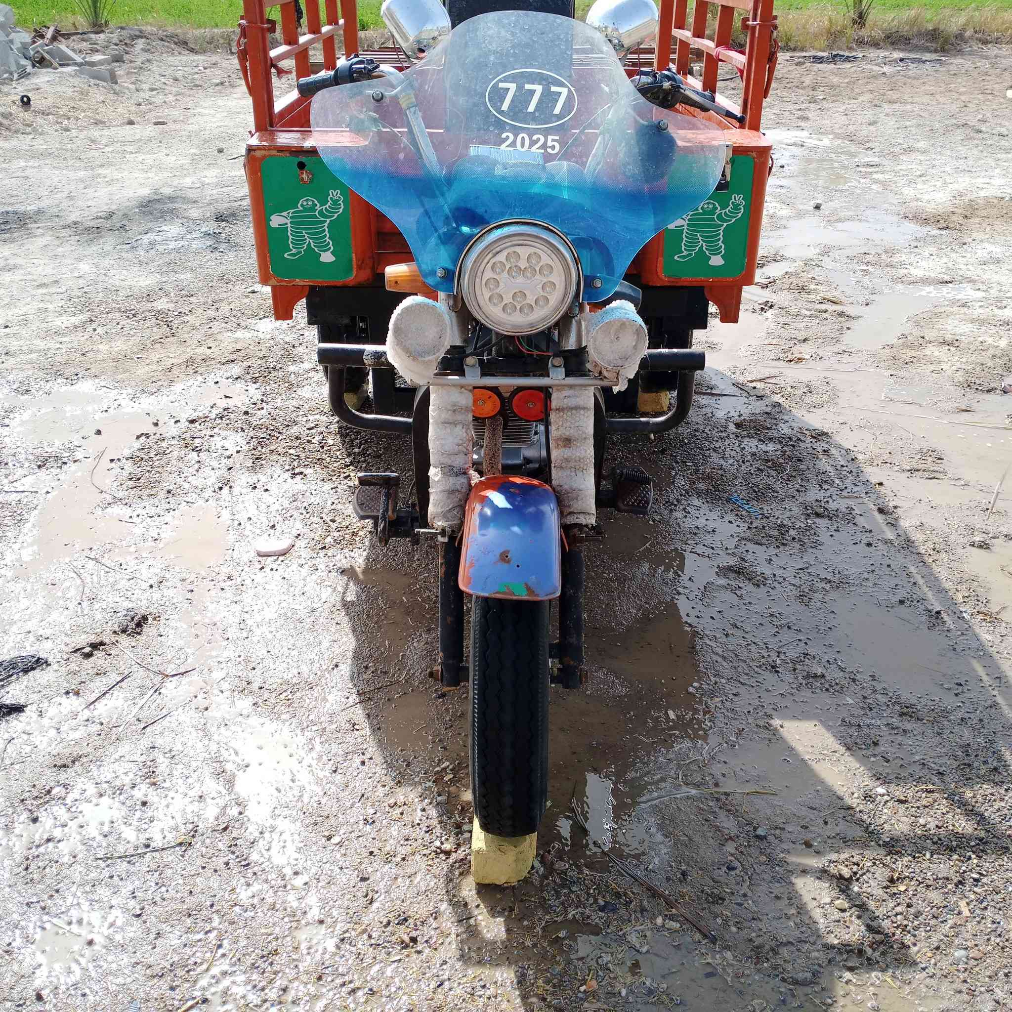 سلام عليكم ورحمة الله وبركاتة ستوته دايون  للبيع موديل 14ستوته اوراق اصولي ستوته مكفوله من الخياس  نضيفه \ضفيره جديده شاصي نضيف محرك خير من الله بدي جديد سعر مليون ونص وبيه مجال مكان ناصريه سيد دخيل ‏رقم ‪***********‬
