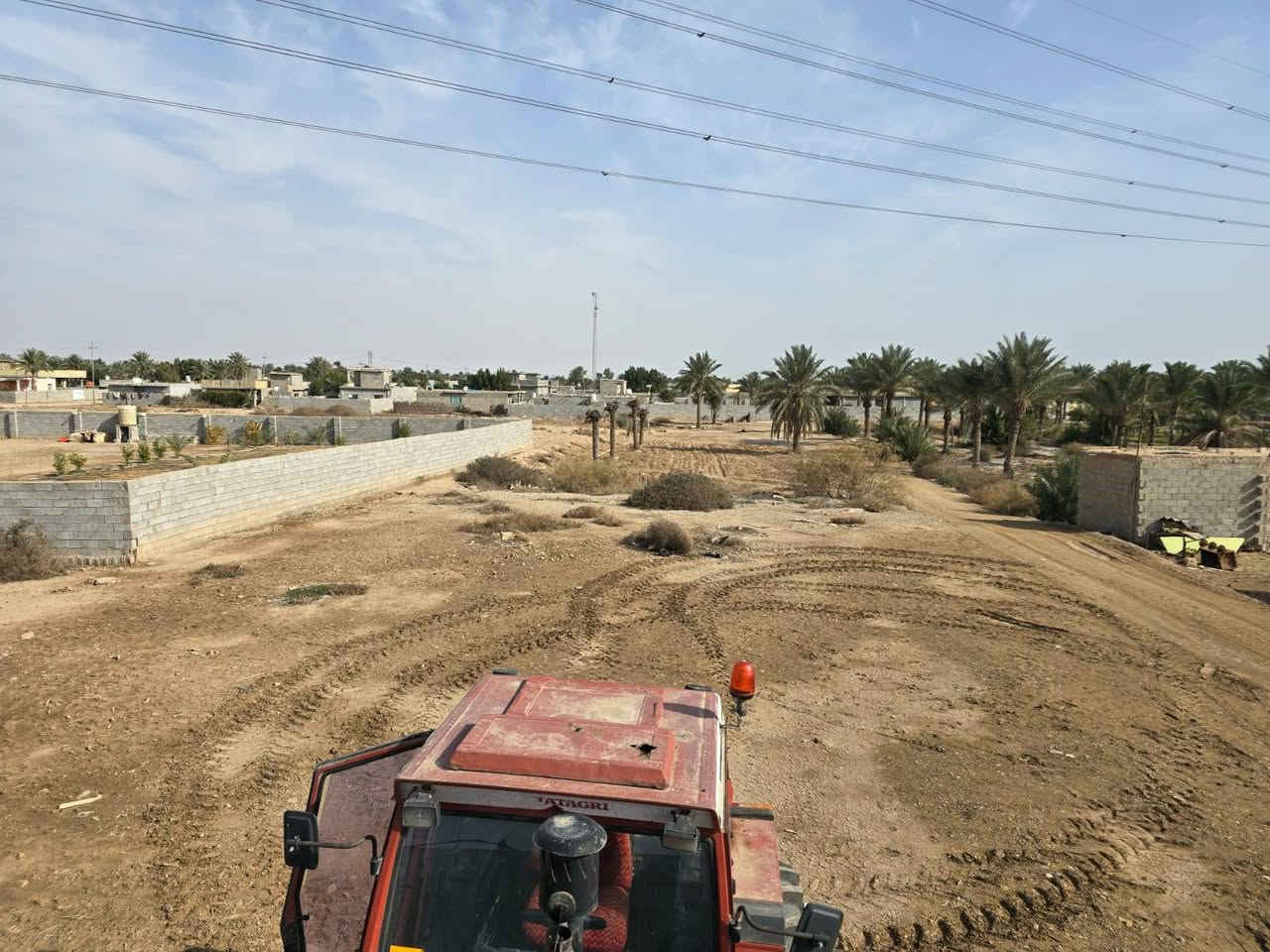 السلام عليكم
للبيع قطعه ارض المساحه دونم ونص
عل 117 عقدهة  يوجد كهرباء ماء بيهة
وجه عل شارع العام طريق كوت بغداد
العنوان واسط العزيزية مقابيل المحطه الحكوميه محطه ابو نور باقي التفاصيل اتصل ودلل رقم الهاتف***********
