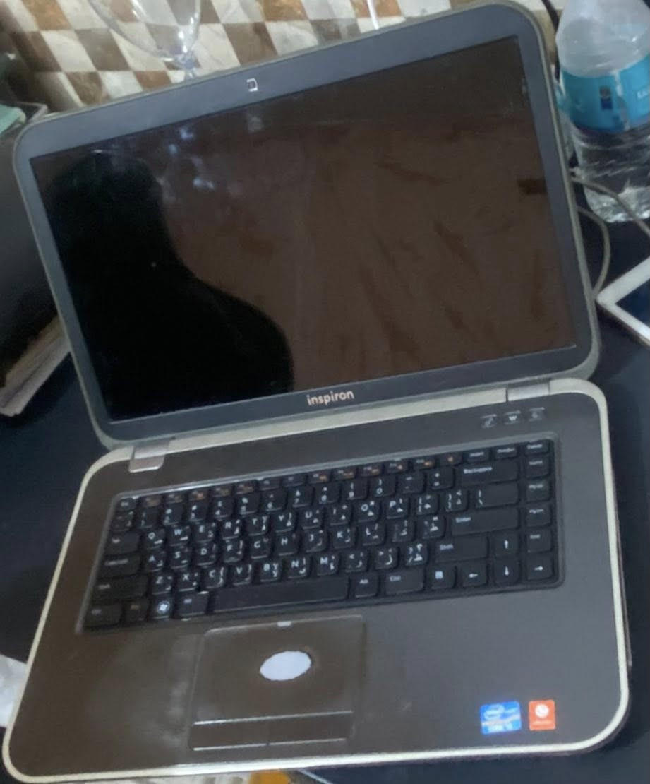 � لابتوب Dell Inspiron 5520 للبيع

📌 المواصفات:

 • المعالج: Intel Core i5 الجيل الثالث 2.5GHz
 • الرام: 4GB
 • نظام التشغيل: Windows 7 ‎64-bit
 • DirectX 11
 • الشركة: Dell
 • الموديل: Inspiron 5520

🟢 الحالة:
الجهاز شغال تمام وما بيه مشاكل، مناسب للدراسة، التصفح، والأعمال المكتبية.

💰 السعر: 180,000 دينار عراقي (قابل للتفاوض البسيط)

للتواصل خاص او واتساب 
***********
