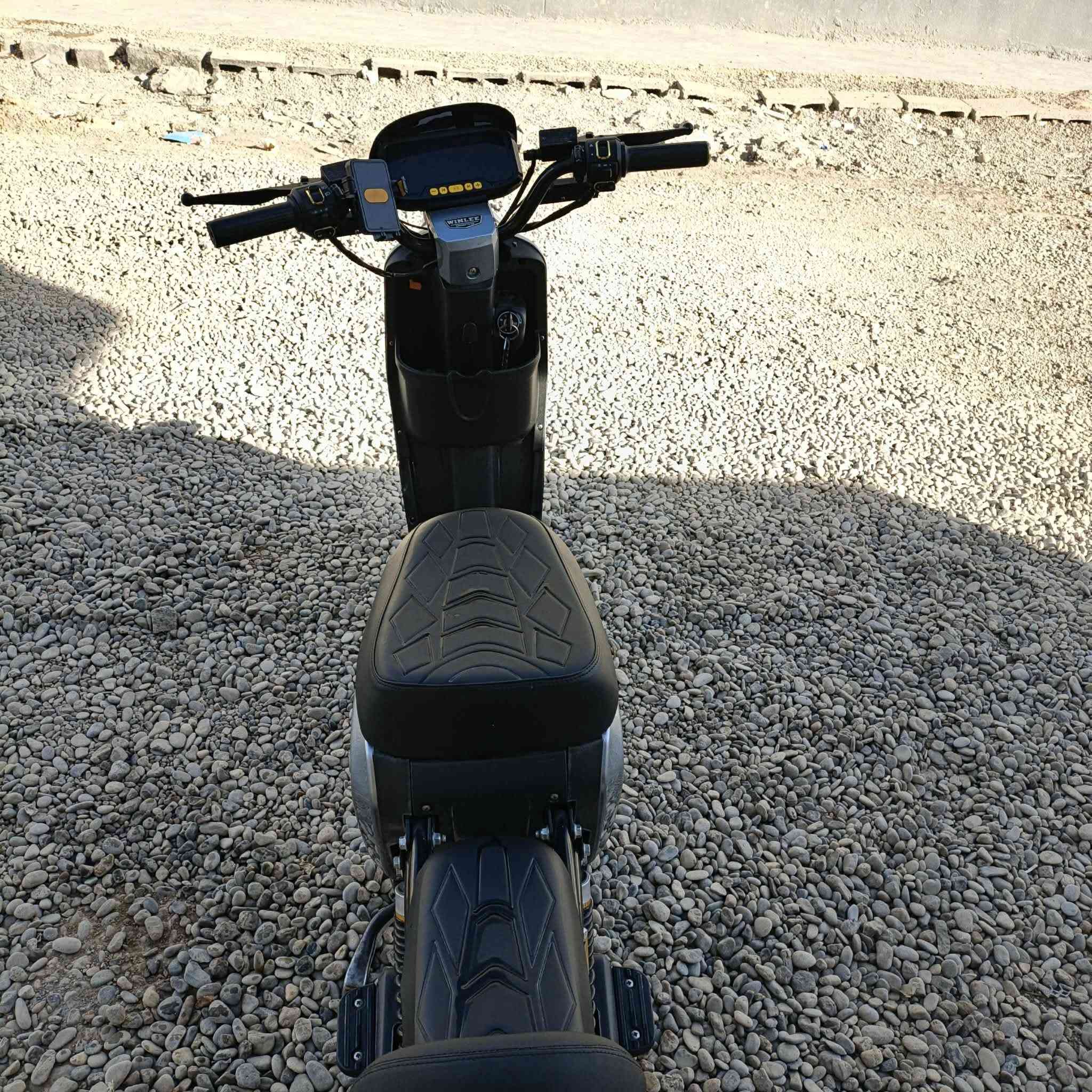 دراجه R9 winly 2026 باتريات جديد قبل 3 اشهر مشتريها بيها خلل وحيد الشاشه واكفه داخل الها رطوبه 
تبديلها يكلف 25 الف عاملت عليها والدراجه فول مواصفات 
السعر: 450 بيها مجال قليل 
تواصل: ***********
