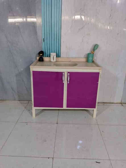 🟤 كاونتر أنيق وعصري لتكملة مطبخك!
📍 تصميم جميل 

✨ تصميم حديثة الالوان مميزه 

#كاونتر_مطبخ #تصميم_مطبخ #كاونترات_ألمنيوم #مطابخ_عصرية❤️للحجز والاستفسار 
***********
