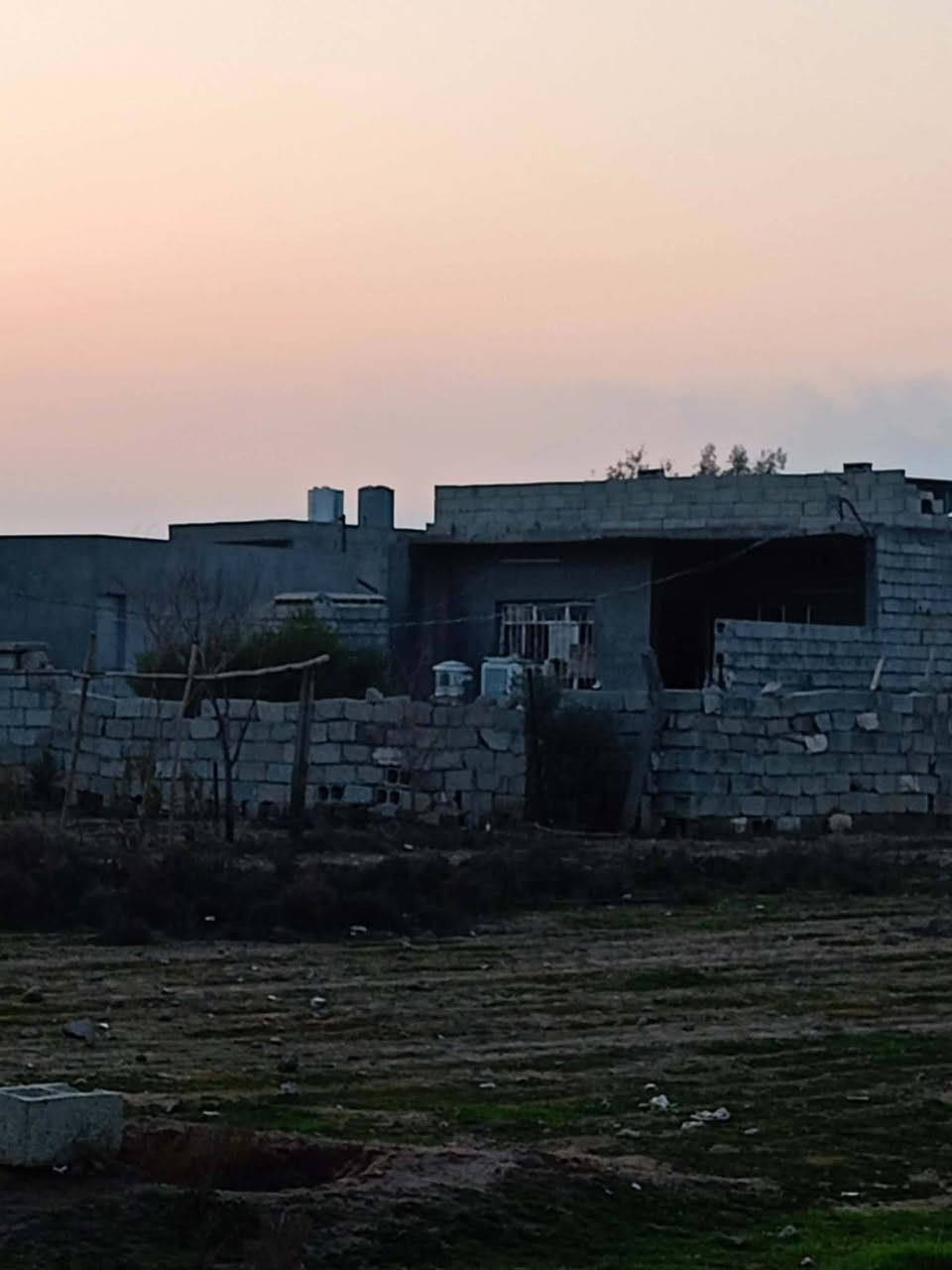 السلام عليكم
مزرعة للبيع المساحه نص دونم مع بيت كامل مع طاقه شمسيه المكان الحوالي كركوك قرب شركة طارق للاستفسار التصال ***********
