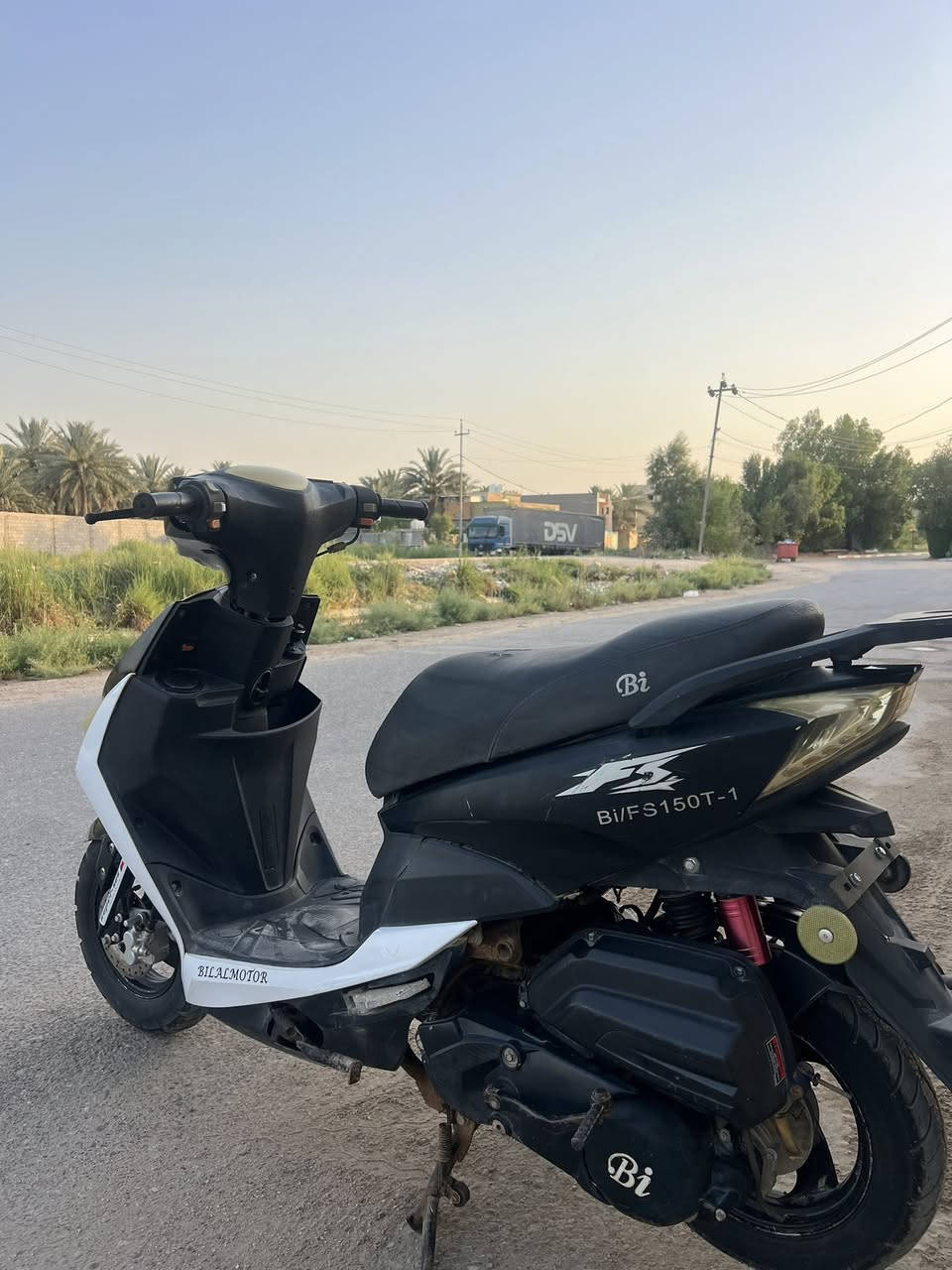 السلام عليكم اف اس مديل 2022 طالعه بل 2023 دراجه مال جناي وما ماشيه هواي محرك بلادي وما مفتوحه مكينه ناعمه واكفلها الك من كلشي  اي نقص ما بيها الدراجه جانت متروكه وشوفها شلون نضيفه الله شاهد مكينتها تخبل سعرها ب450 وبيها مجال مكاني كربلاء رقم الهاتف ***********
