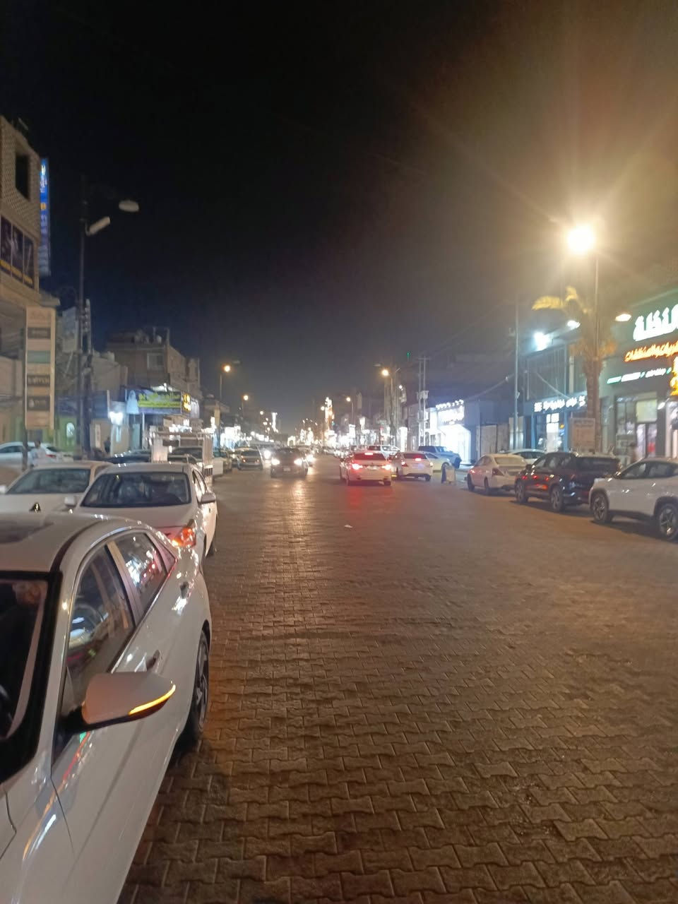 السلام عليكم ورحمة الله 

للباحثين على عقار تجاري مميز 

للبيع عقار تجاري 200 متر واجهه 10م نزال 20م شارع ملحق الروان العقار بي وارد سنوي ممكن يباع نصف العقار 
100م او 200م حسب رغبت المشتري تفاصيل اكثر الاتصال بنا على هذا الرقم *********** يتوفر واتساب او مراجعة مكتب محمد شربه و ابو امير الاسدي عنوان المكتب ملحق الروان قرب جامع البغدادي مجاور علي سيدي نتشرف بزيارتكم لنا نستقبل جميع العروض العقاريه التجاريه والسكنيه عبر الواتساب انتضرونا في عروض جديد
