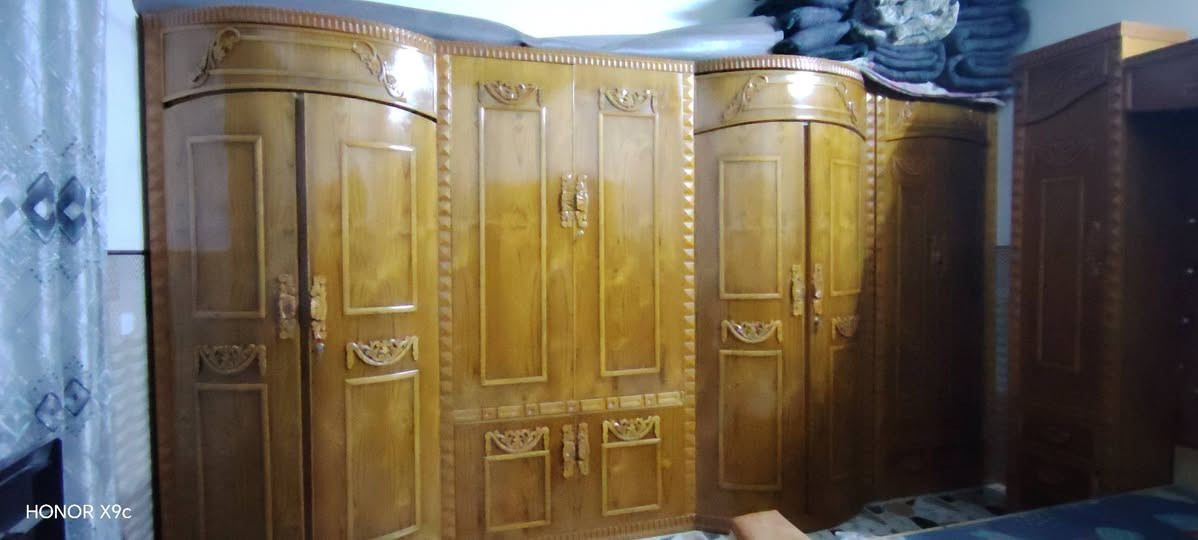 متاح غرفه نوم جديده. السعر مليونين و100. مكاني موصل جانب الايسر. الرقم ***********
