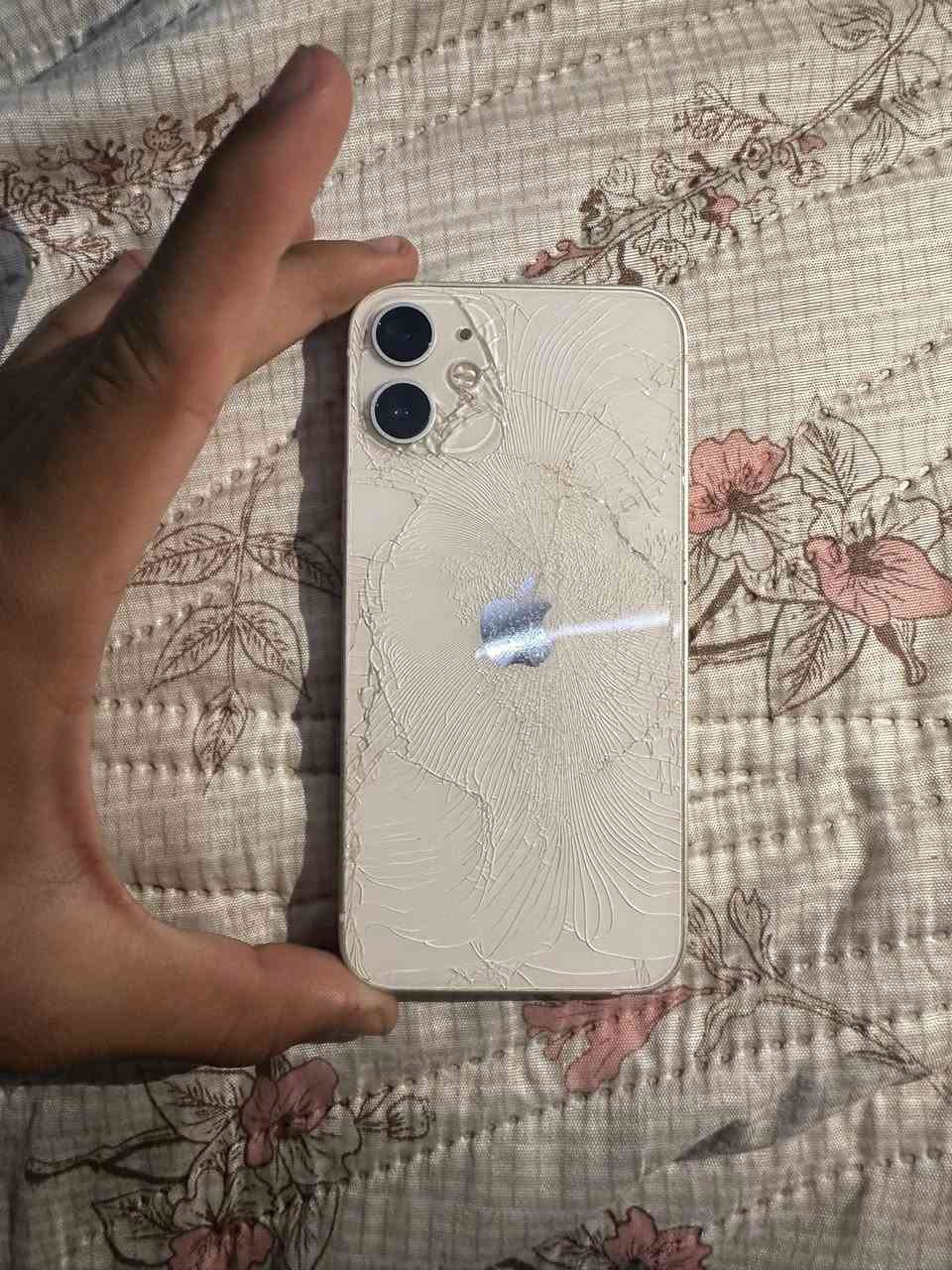 12 mini
200 وبي مجال 
يحتاج بس ضهر 
جهاز بلادي ونضيف 
ذاكره 128 
بغداد شارع فلسطين 
***********
