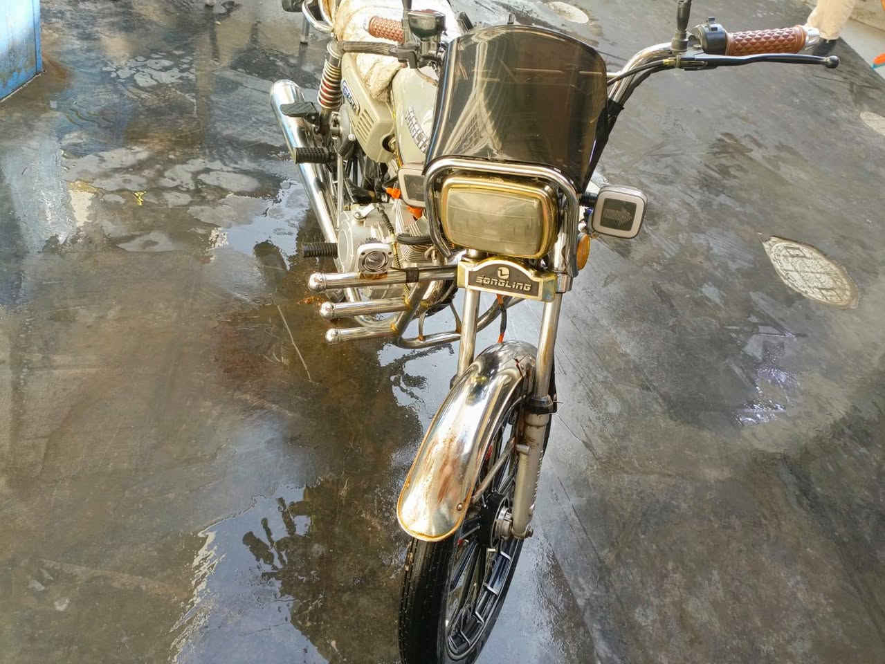 السلام عليكم 
دراجه ايراني لبيع نضيفه وعلى فحص 
الرقم ***********
