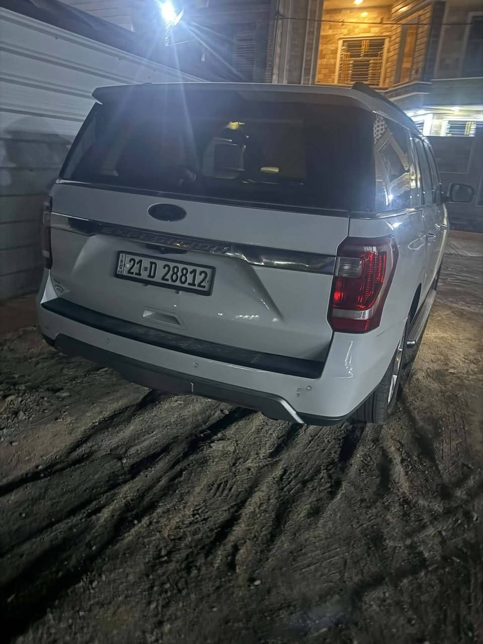 فورد اكسبدش2020 XLT
🟢 Ford Expedition 2020 Xlt MAX

حجم المحرك V6 سلندر (3.5L) تون توربو
عداد المسافة60000 ميل  
عدد المقاعد 7 راكب

🔴 المواصفات : فول عدا الفتحة
بصمة تشغيل - بصمة ابواب- تشغيل عن بعد- صندوق شفط كهربائي- رادار امامي (تحديد مسار)- رادار جانبي (نقاط عمياء)
رادار خلفي (التحذير من الاصطدام) -تحكم وضعيات القيادة Drive modes - شاحن موبايل Wireless 
كشنات جلد- كشنات تدفئة+ تبريد
كشنات خلفية تدفئة 
سستم سماعات Bang&Olefsen
تحكمات - اوتو بارك Auto Park - اوتو ستارت Auto Start
اوتو ستوب Auto Stop- اوتو هولد Auto Hold
منافذ AUX+USB- مانع انزلاق+ABS
وبقية المواصفات المعروفة
———————-
بيها تبديل  جاملغ الايمن الامامي مع بارد شبر بالبنيد مع صبغ قليل باب الايمن الامامي  
 الاستفسار الاتصال /
***********
