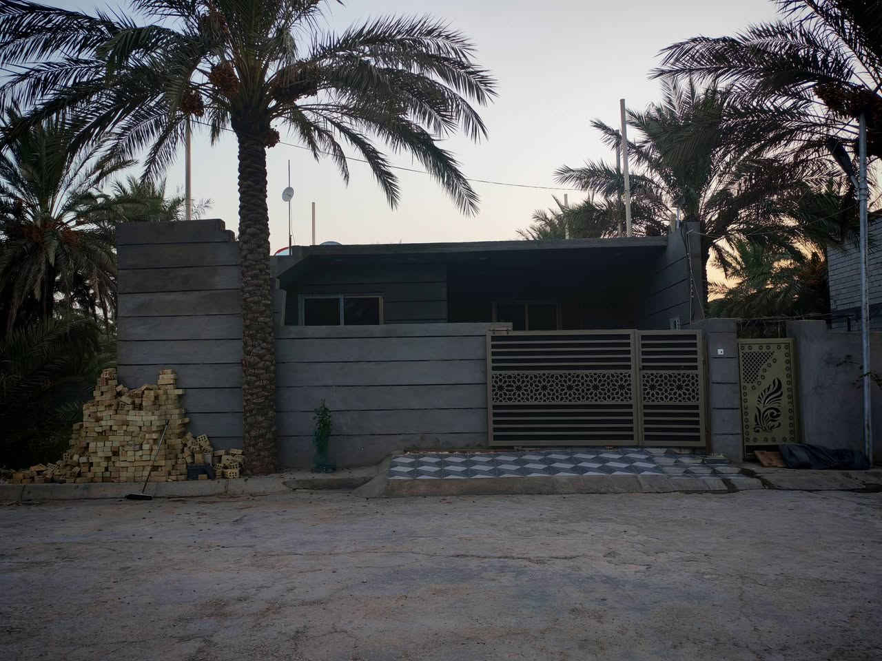 سلام عليكم بيت مساحه 250 متر طابو زراعي 
سند 25 الموقع بعقوبه أم العضام مربع الدهلكيه 
قريب ع شارع الرئيسي  مبني طابق واحد
للاستفسار اتصل
***********
***********
مكتب الشمس للعقار بعقوبة حي المعلمين
