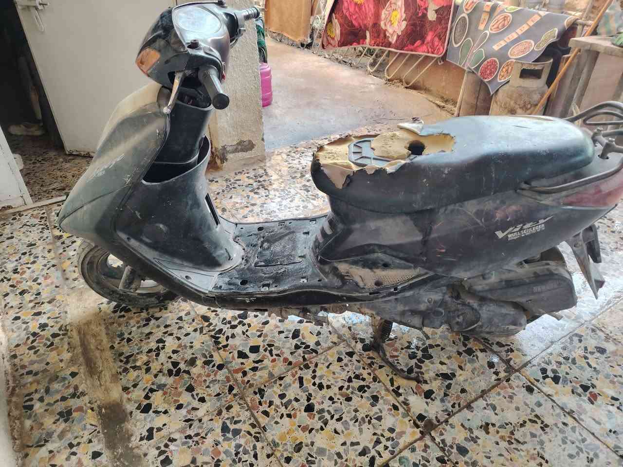 السلام عليكم دراجه بريز نوزل شغاله مكينه مابيه شي بس بيه صوت ب كلجات  ابيع كوم حديد السعر 350 مكاني بغداد الشعب شارع الصحه ***********
