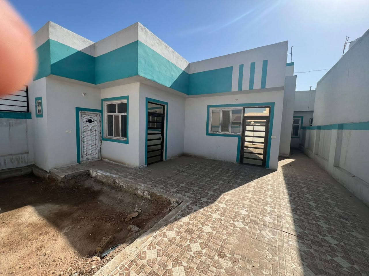 بيت للايجار في مجمع سفير الحسين  الكوفة  ٢٠٠م غرفتين وصالة واستقبال ومطبخ وصحيات ومكشوفة وكراج سيارة وحديقة ٤٠٠الف مقدمة ثلاث اشهر وبعد كل شهر بشهرة البيت جديد ما مسكون سابقا للاستفسار ***********
