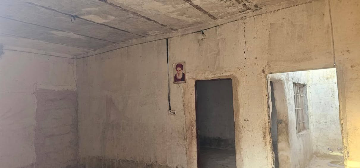 مشتمل للبيع 
الموقع/العباسية ورة جسر العباسية منطقة الخدية
-قرار محكمة 
تبعد عن الشارع العام 50متر 
المساحة /100متر 
ماي كهرباء تبليط مجاري كاملة 
السعر 20قابل للتفاوض 
للاستفسار 
***********
