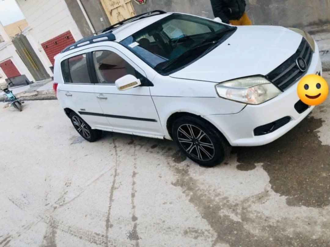 السلام عليكم سياره جيلي موديل 13 مكينه وكير جدد كهربائيات كلهه شغاله تخم تاير جديد ويل كب مكان سماوه الاستفسار عل رقم ***********
