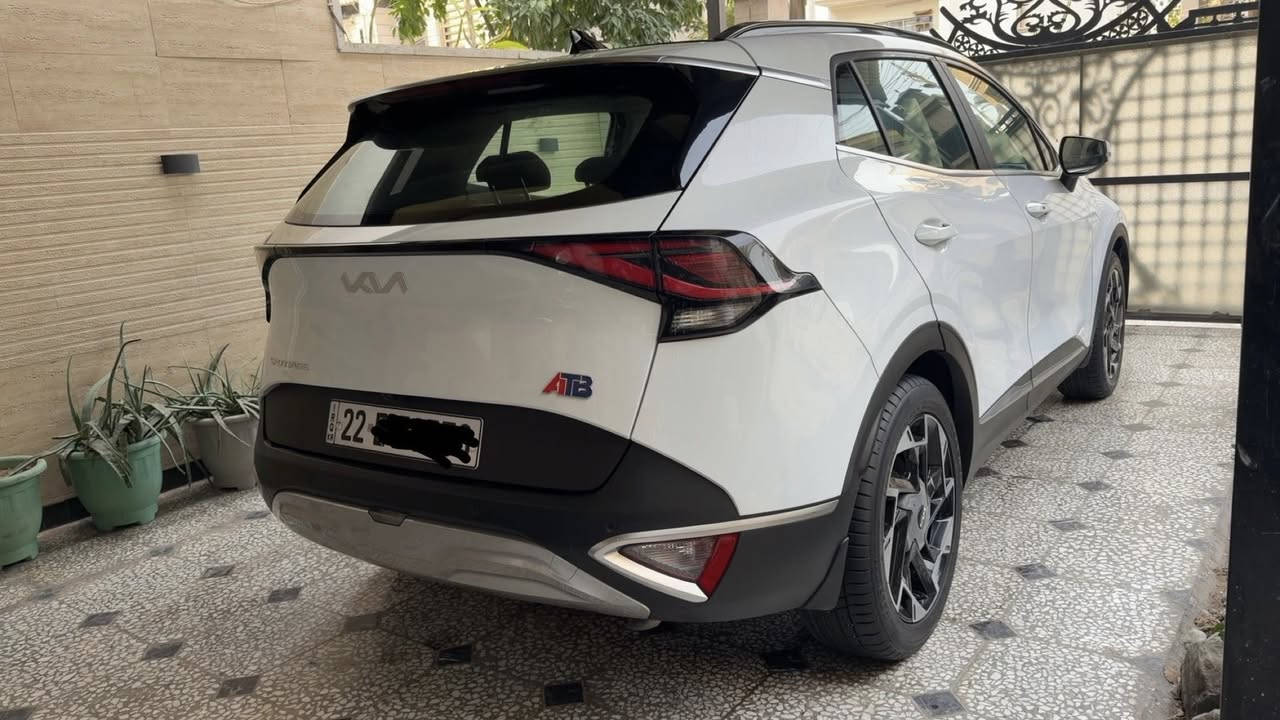 للبيع سبورتج ٢٠٢٢ خليجي فول مواصفات كفالة عامة من صبغ وتبديل سيارة جداً نظيفه بدون اي نقص شرط الفحص 
رقم اربيل تحويل او وكالة اني حاضر المواصفات :-
١- فتحة ( بنوراما ) 
٢- بصمة تشغيل 
٣- ترجيب عند الاقتراب 
٤- كشنات بيجي + تدفئة 
٥- محرك ٢٠٠٠ دوش مكفول 
٦- جنطة كهرباء 
٧- حساسات امامي خلفي 
٨- هند بريك بصمة 
٩- اريل نفكيشن 
١٠- شاشة كبيرة + كامرة 
١١- بك لايت لد + لد امامي 
١٢- ويل حجم ٢٠ + عدته وسبيره على الشركة 
وباقي المواصفات المعروفه للسبورتج 
عنواني بغداد حي الجامعة 
السعر ٢١٢ ورقة 
***********
