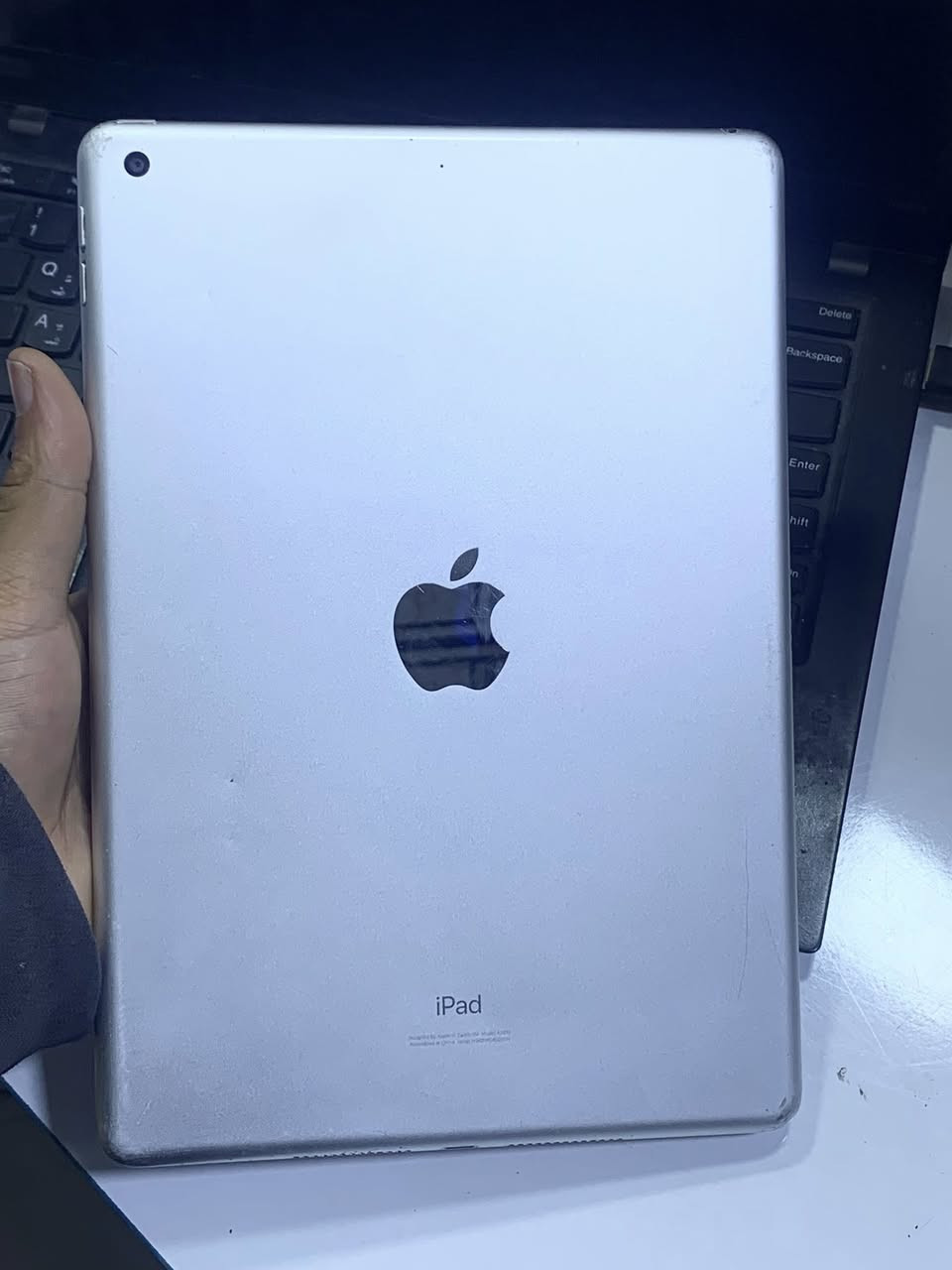 ايباد 8 الجيل الثامن
ذاكره 128G 
نضيف كله بلادي العاب ببجي 
حيل زين بشحن ابد ميصرف 
وياه غراضه كارتونه 
سعره مناسب 175 الف 
مكاني 5كيلو ***********
