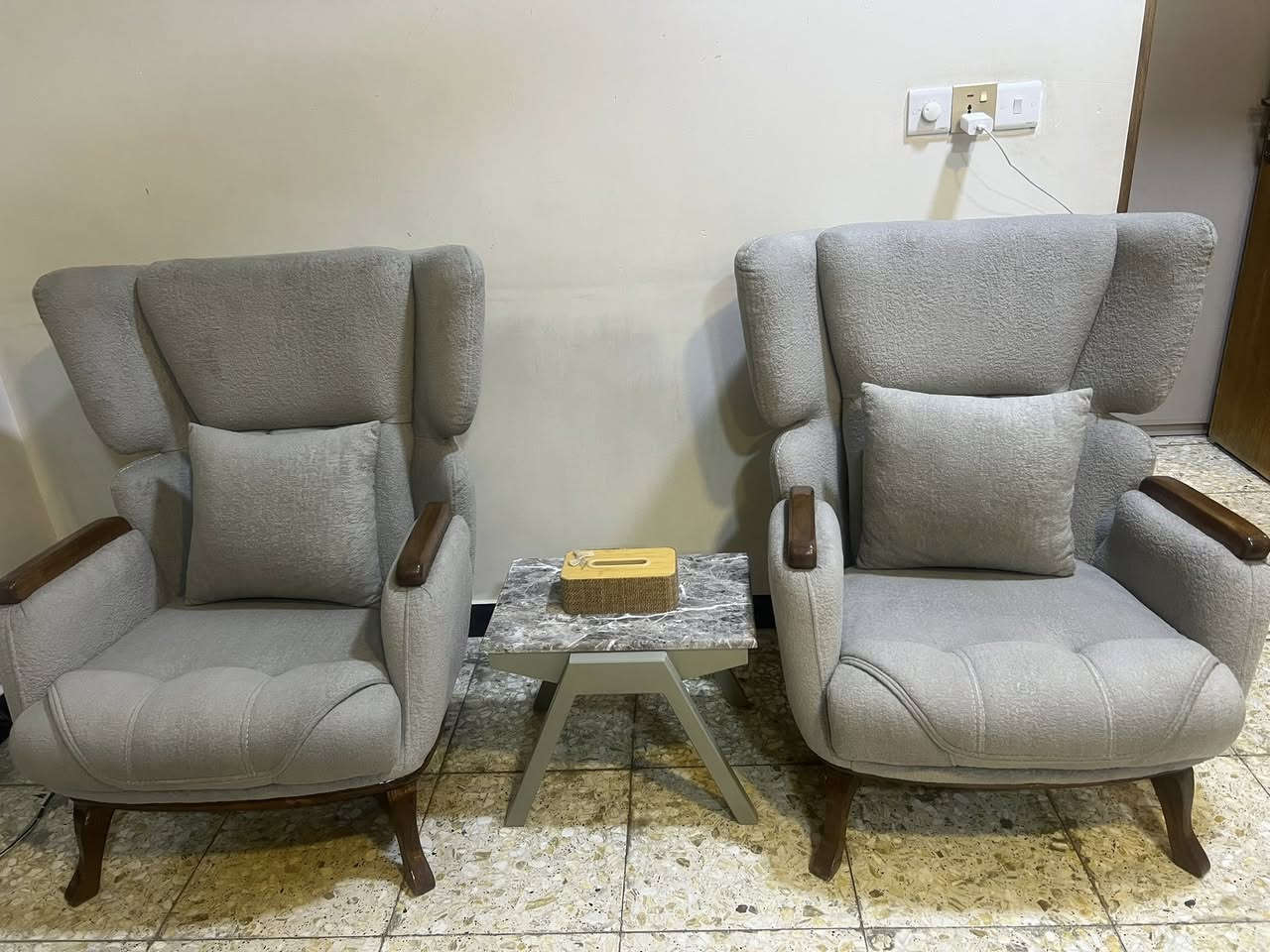 تخم عشر مقاعد إيراني جديد اليوم ماخذيه لكن المكان مكفه السعر مليون و300 بي مجال قليل السيديه شارع المدارس قماش وإسفنج وخشب درجه أولى


**إذا كنت صاحب هذا الإعلان وتريد حذفه لأي سبب، رجاءا أرسل رسالة إلى الدعم الفني**